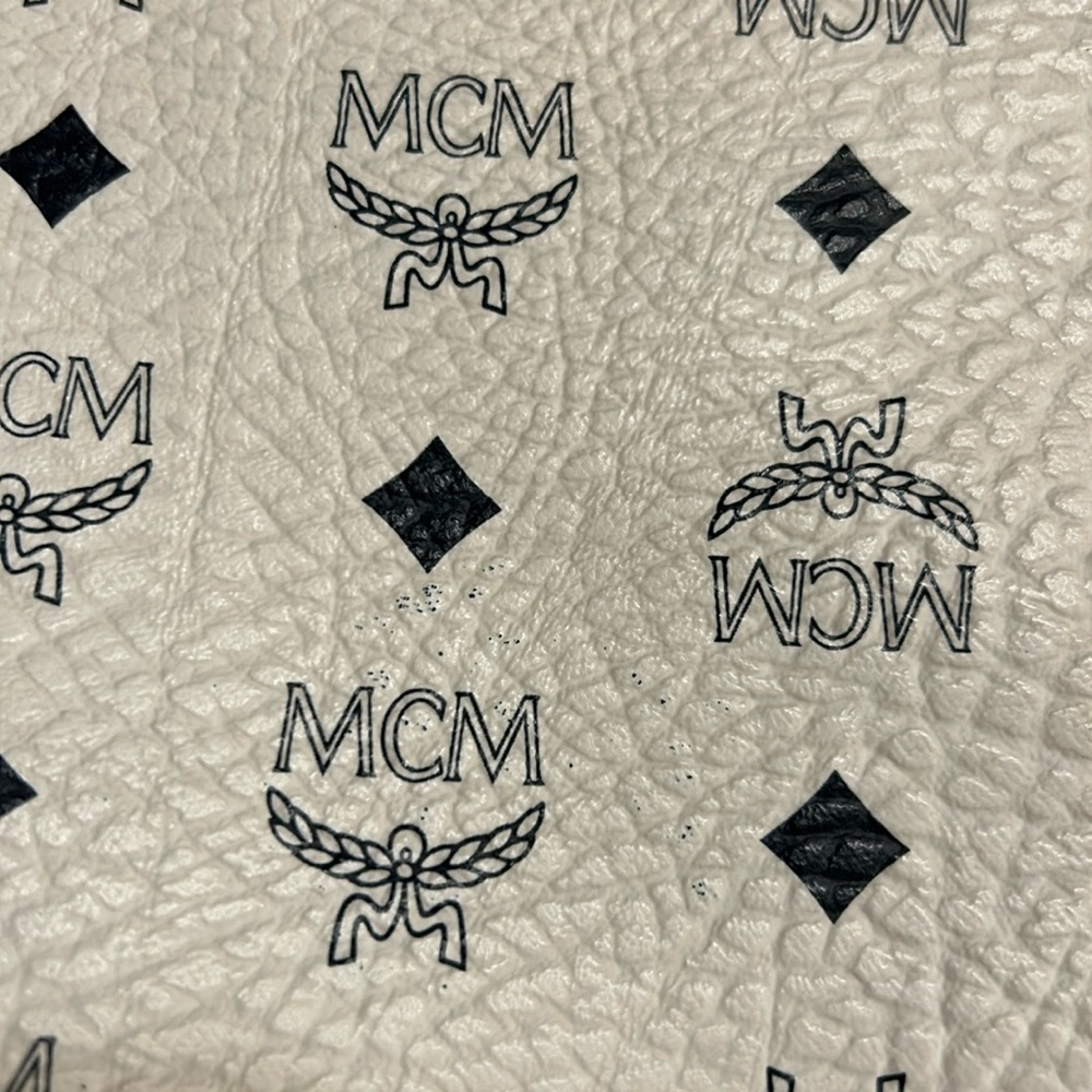 White MCM Visetos Leather Munchen Tote Full Zipper Handmade in Germany 2275A - Picture 16 of 16